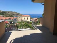Camera Matrimoniale con Balcone e Vista Mare