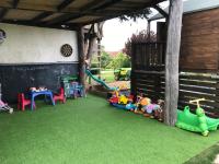 Rew Farm Country & Equestrian Accommodation - Sunrise Lodge - B&B Melksham