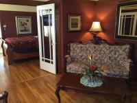 Queen Suite with Spa Bath