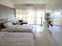 Estudio con vista al océano