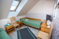 Twin Room with Shared Bathroom and Toilet in the Corridor