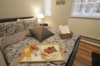 B&B London - Molesey Apartments - Bed and Breakfast London