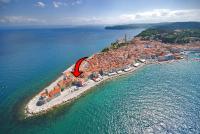Apartamento con balcón y vistas al mar