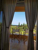 Cozy Cliff House - Ferienwohnung Néa Potídhaia