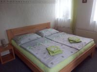 Dreibettzimmer mit Dusche