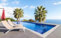 Endless Blue House - B&B Arco da Calheta
