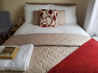 B&B Enfield Town - Kathleen House Plus - Bed and Breakfast Enfield Town