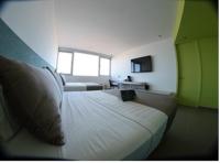 Tweepersoonskamer met 2 Tweepersoonsbedden en Uitzicht op het Strand
