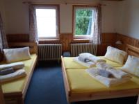 Dreibettzimmer mit Gemeinschaftsbad