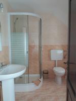 Dreibettzimmer mit Bad