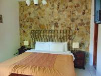 1 Queen size bed room