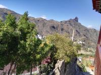 Apartment with Mountain View