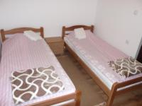 Zweibettzimmer mit eigenem Bad