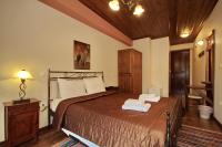 Camera Matrimoniale con Balcone e Caminetto