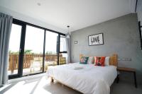 The Red Hotel - Bed and Breakfast Nanwan