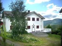 Large Cottage with Mountain View