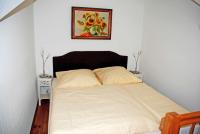 One-Bedroom Apartment with Lake View