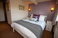 Double Room (Bath or Walk-in Shower)