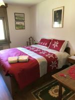 Zimmer mit Kingsize-Bett