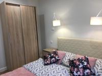 Family & Business Elegant Apartments KCK ul Astronautów Centrum Downtown - 3 Bedroom, Bath with Hydromassage, Parking - Chambres d'hôtes Kielce