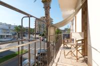 Studio with Balcony and Street View