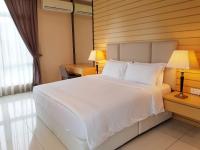 Premier 3 Bedrooms Apartment with Private Pool A