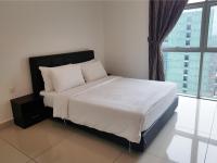 4 Bedroom Apartment - 1 King Bed, 2 Queen Bed & 1 Single Bed - Room Only