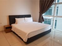 3 Bedroom Apartment - 1 King Bed, 1 Queen Bed & 1 Single Bed - Room Only