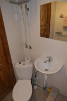 Riia 10, 2-bedroom apartment - 2 big beds 1 extra bed-parking free - Chambres d'hôtes Tartu