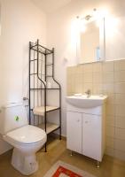 Tweepersoonskamer met 2 Aparte Bedden en Eigen Badkamer