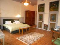 Camera Matrimoniale con Vista Giardino