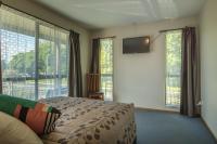One-Bedroom Apartment with Queen and Double bed