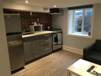 Trendy Bsmt Apt Little Portugal, Apartmány - Toronto