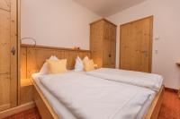 Two-Bedroom Apartment with Mountain View