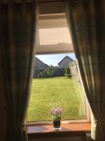 Honeysuckle-Peaceful Scottish Cottage with Hot Tub - B&B Airdrie