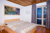 Doppelzimmer mit Balkon und Gemeinschaftsbad