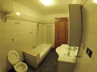 Chambre Double ou Lits Jumeaux avec Salle de Bains Commune