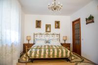 Standard Double Room with Shared Bathroom