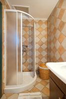 Standaard Tweepersoonskamer met 2 Aparte Bedden en Uitzicht op de Bergen