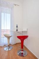 Appartamento Monolocale con Balcone e Vista Mare