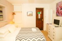 Double Room with Private Bathroom #1