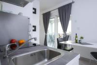 Apartamento de 1 dormitorio con terraza y vistas a la piscina