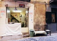 il-terno all'8 al centro storico old town - B&B Naples