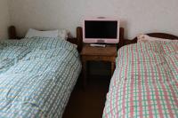 Chambre Lits Jumeaux avec Salle de Bains Commune