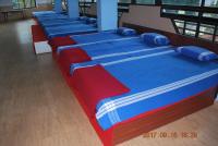 Cama individual en dormitorio compartido de 10 camas