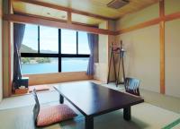 Japanese-Style Twin Room with Ocean View and Shared Bathroom