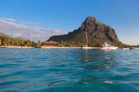 Apartment with Mountain View