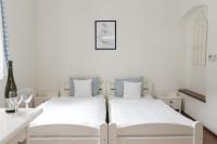 Tweepersoonskamer met 2 Aparte Bedden en Eigen Badkamer