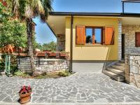 LOVRIĆ house with apartment - B&B Umag