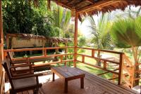 Suite mit Kingsize-Bett und Poolblick